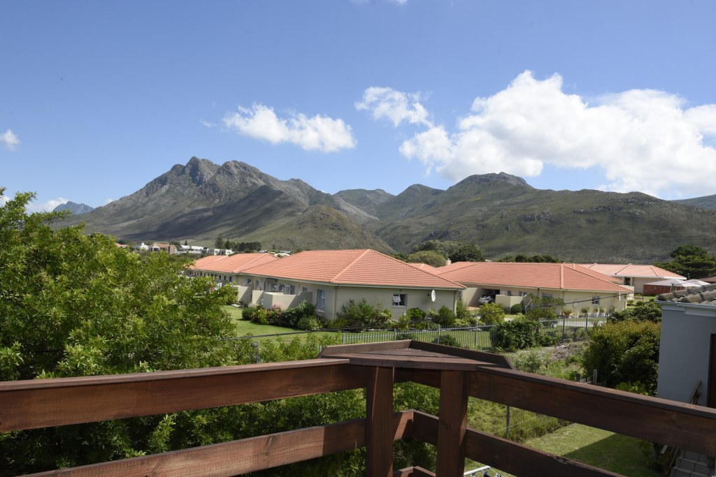 4 Bedroom Property for Sale in Heuningkloof Western Cape